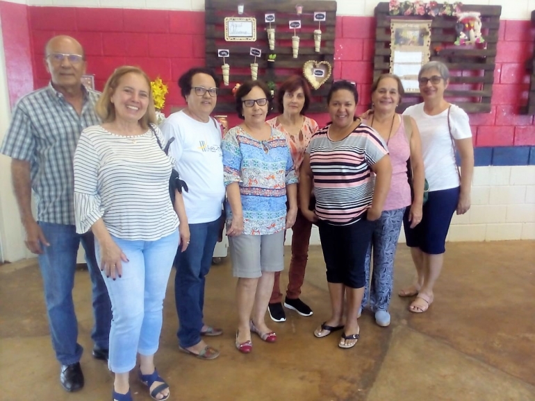 Colaboradores e voluntários do Escritório de Uberlândia visitam Centro de Artesanato e Tecelagem